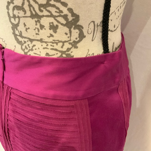 Lightly worn White House Black Market pencil skirt - Picture 8 of 8